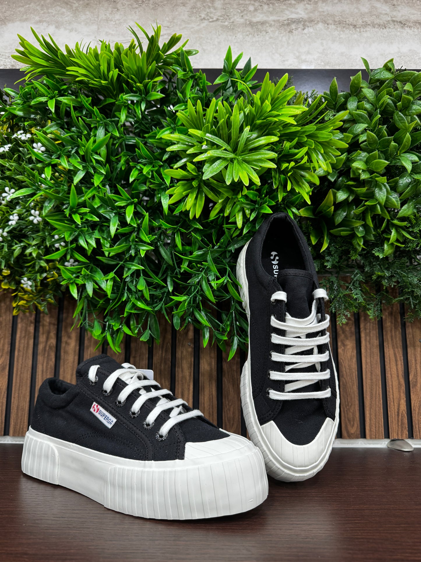 Superga low black