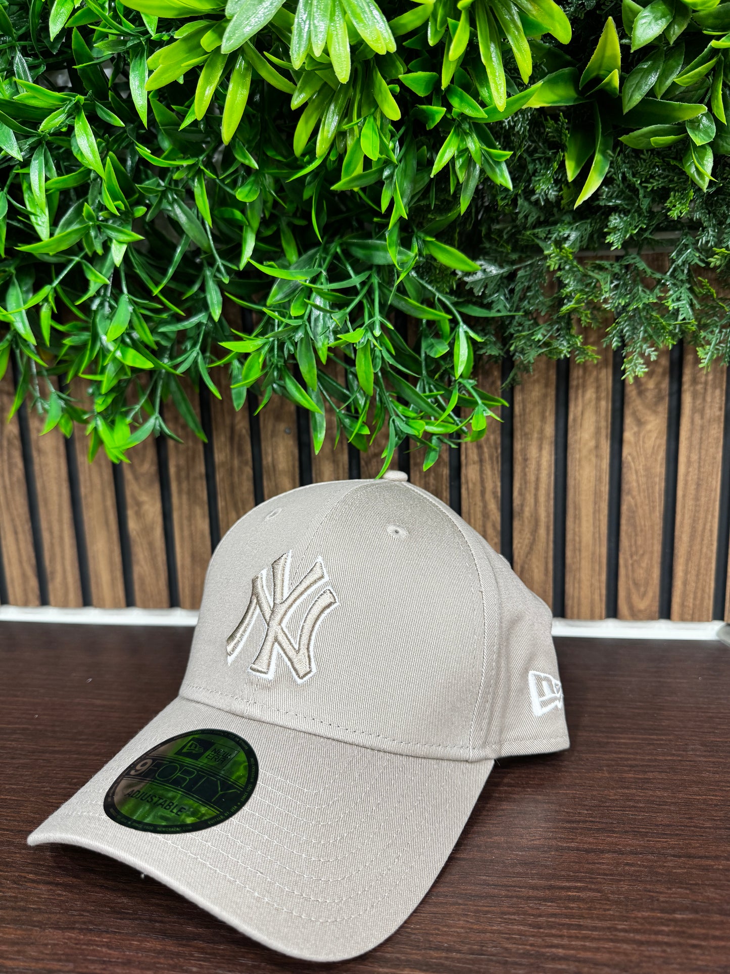 Cappello New Era beige ombra bianca