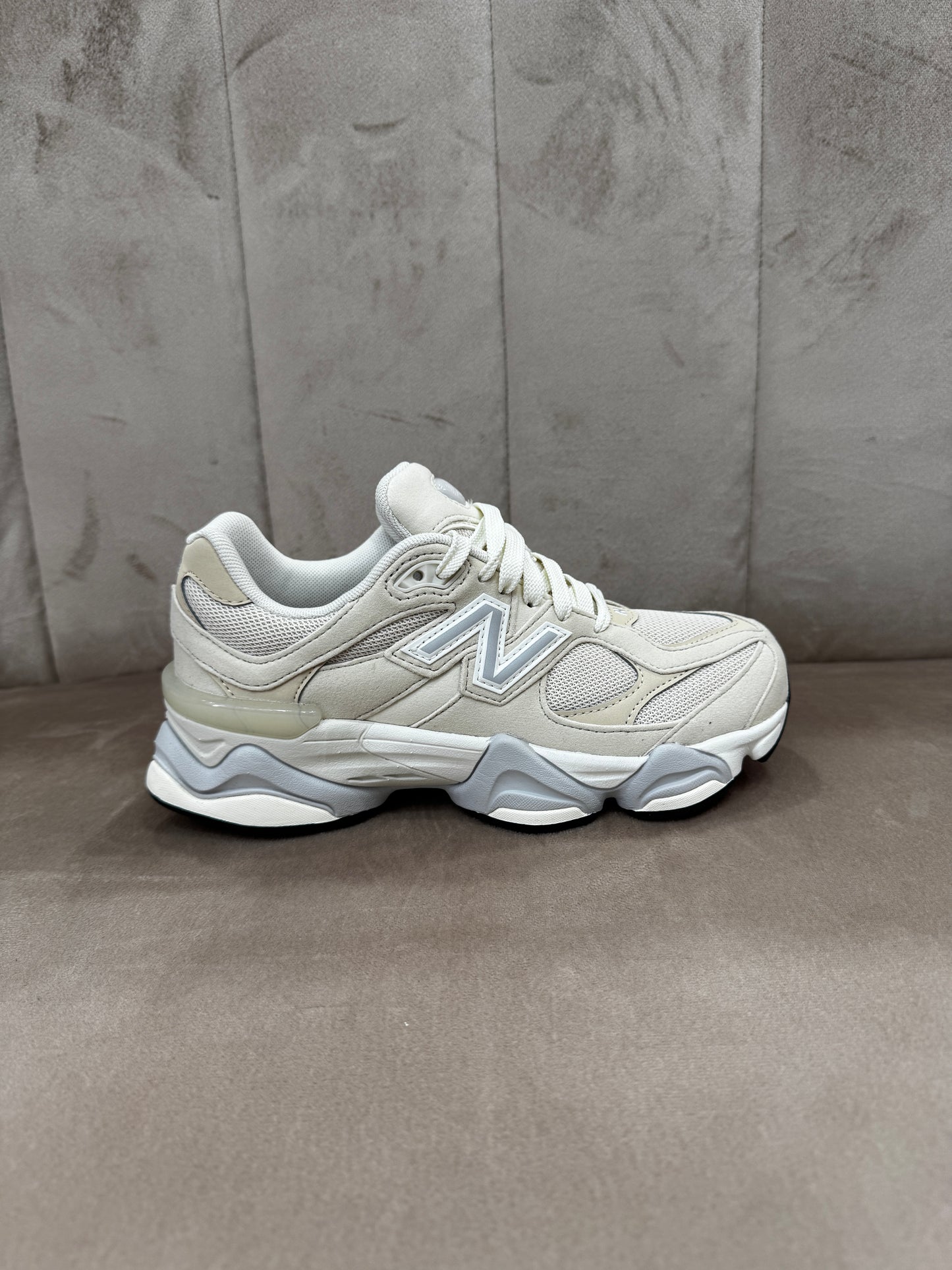 New Balance 9060 beige e grigia
