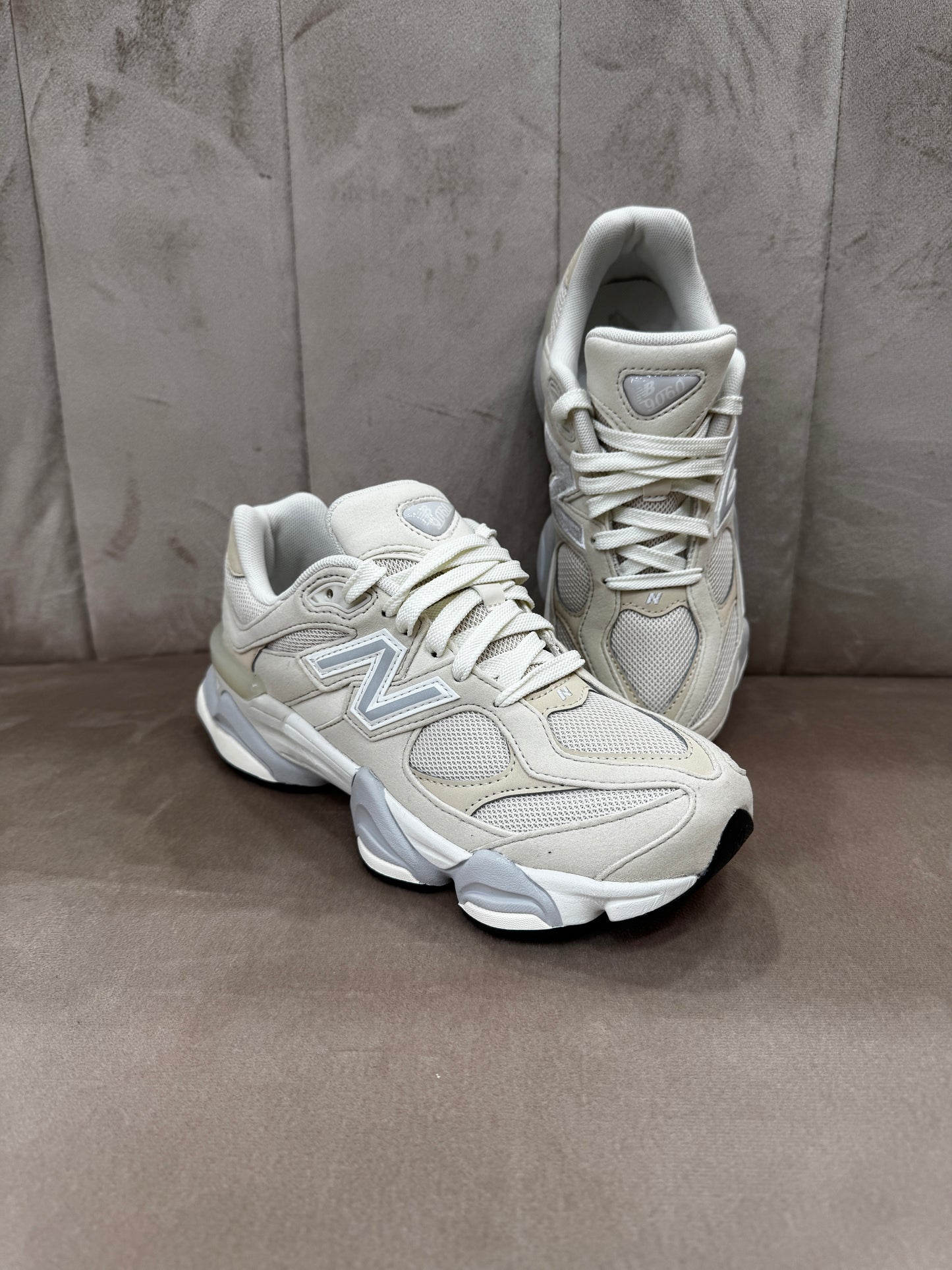 New Balance 9060 beige e grigia
