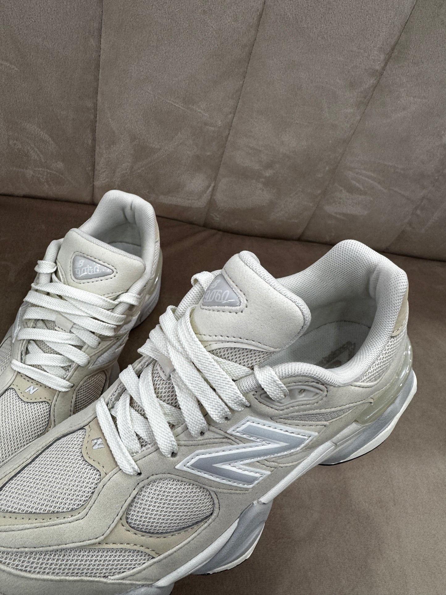 New Balance 9060 beige e grigia