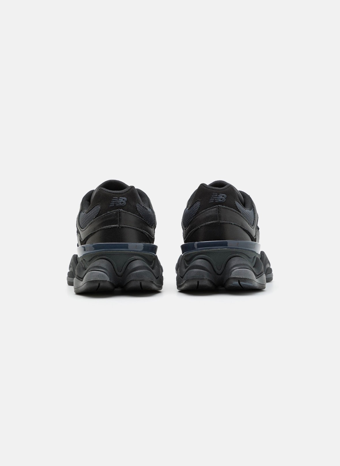 New Balance 9060 total black (pelle)