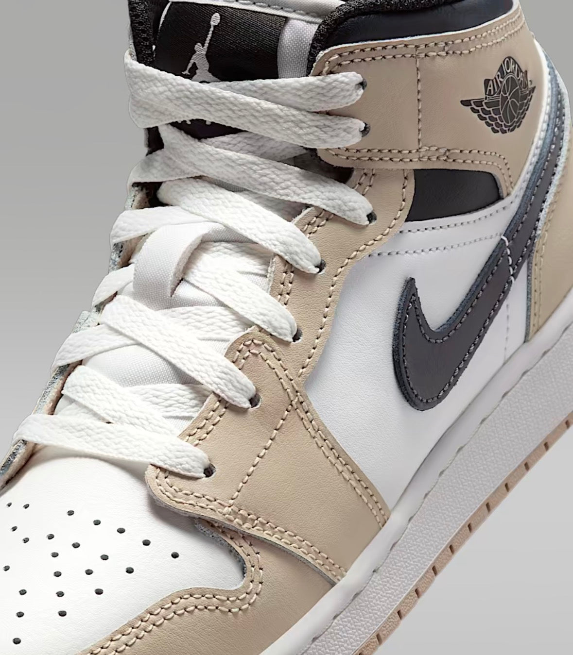 Nike Jordan mid1 beige-white/black