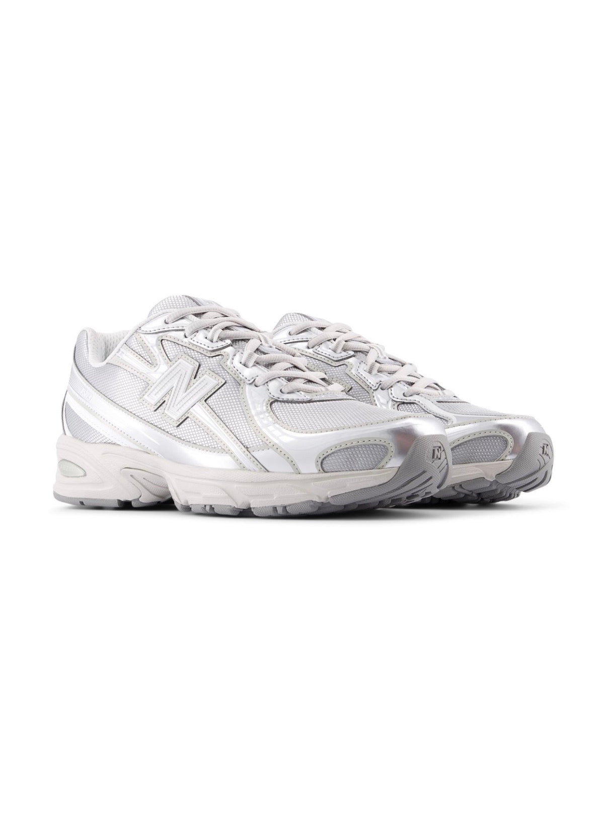 New Balance 740 metallic silver