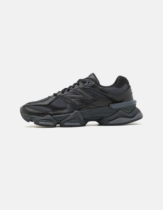 New Balance 9060 total black (pelle)