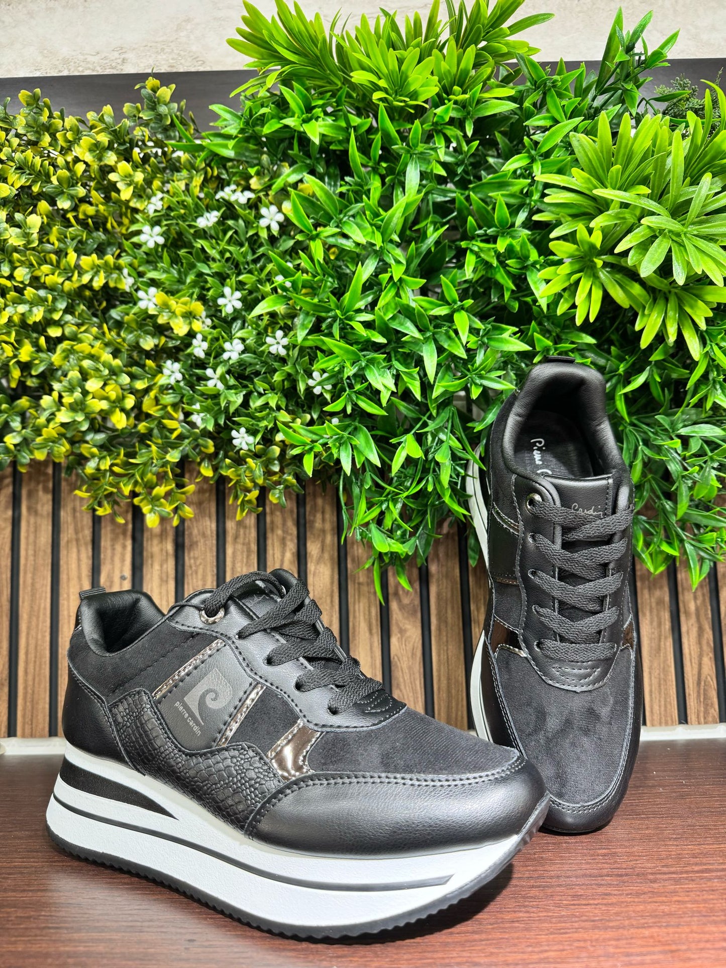 Pierre Cardin Black Donna