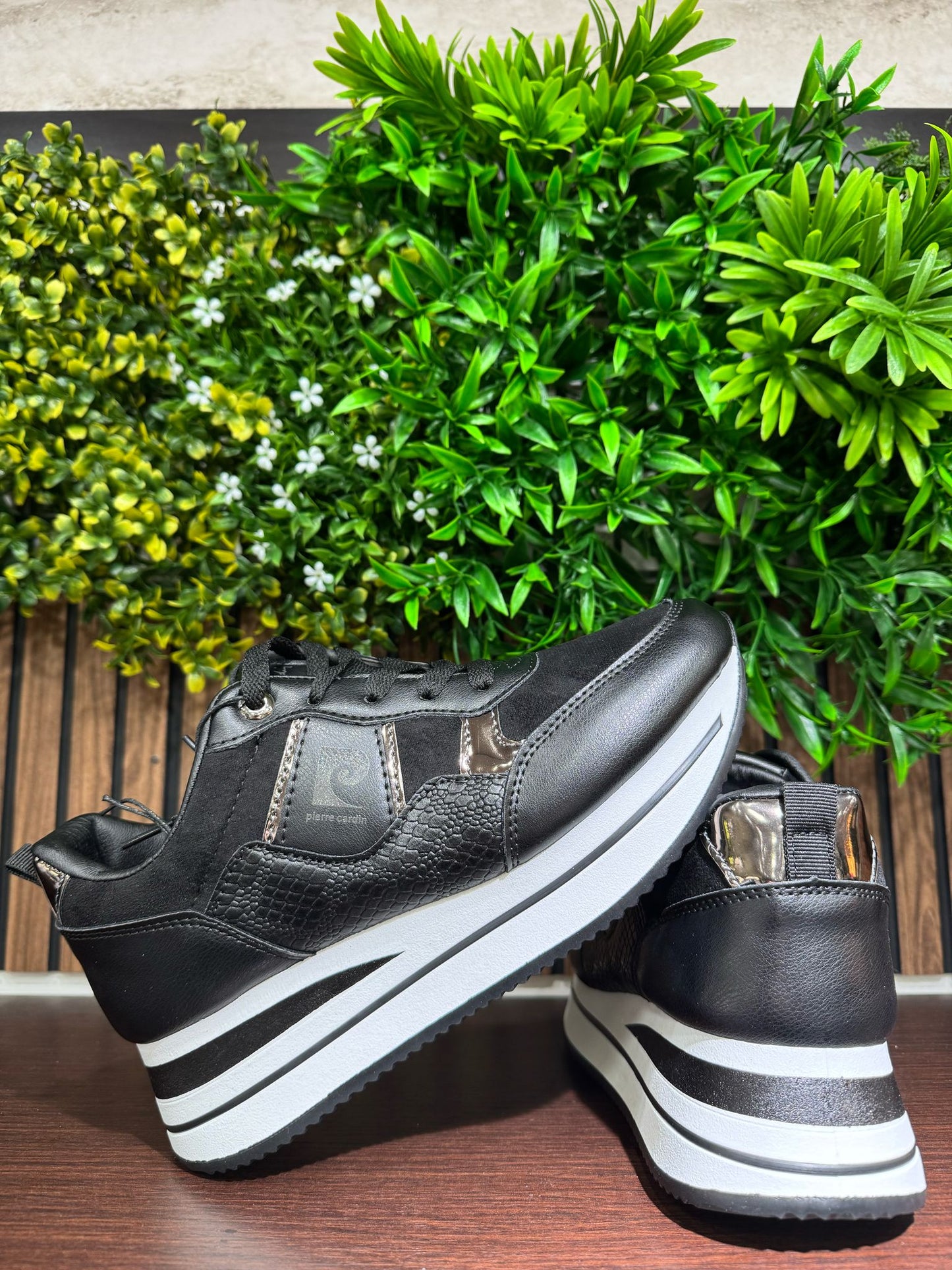 Pierre Cardin Black Donna