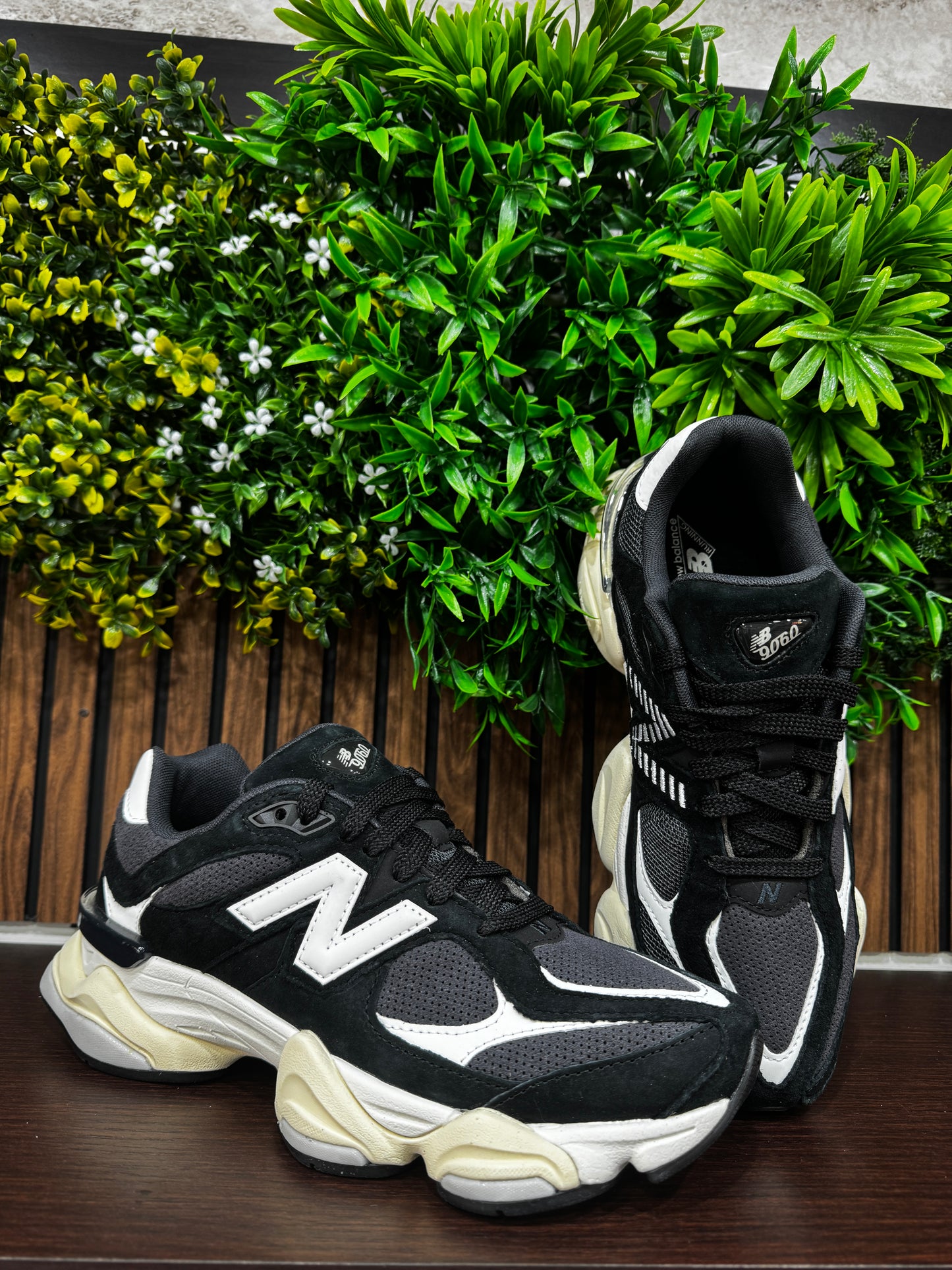 New Balance 9060 Black e White