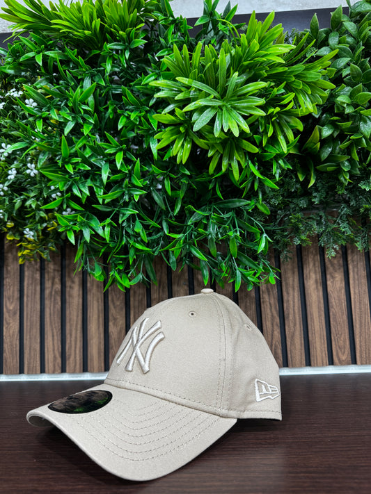 Cappello New Era beige
