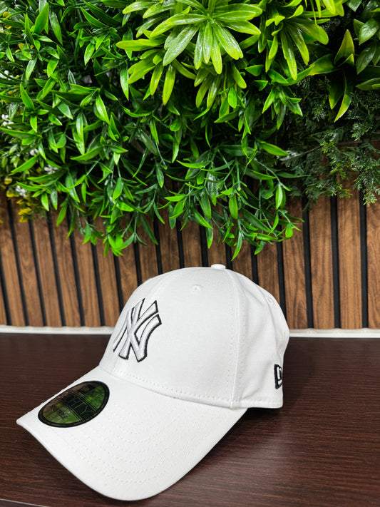 Cappello New Era bianco ombra nera