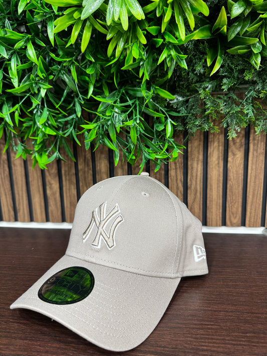 Cappello New Era beige ombra bianca