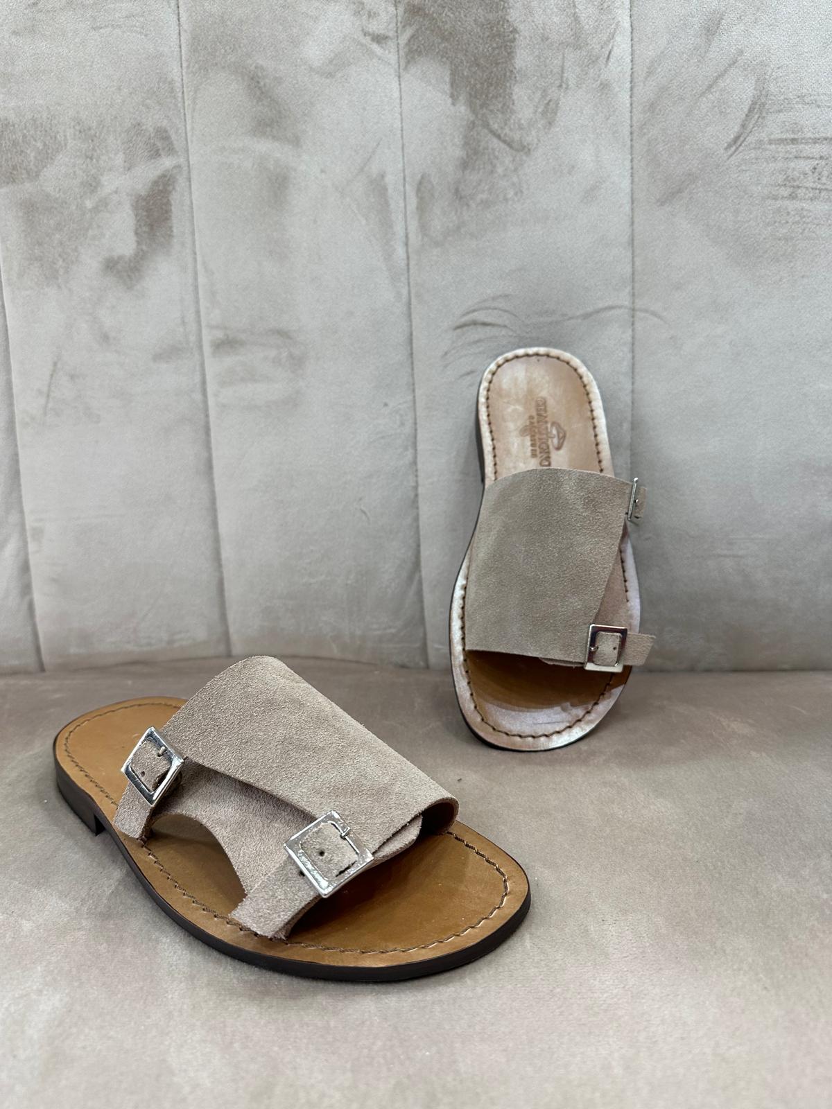 Ciabatta uomo con doppia fibbia beige