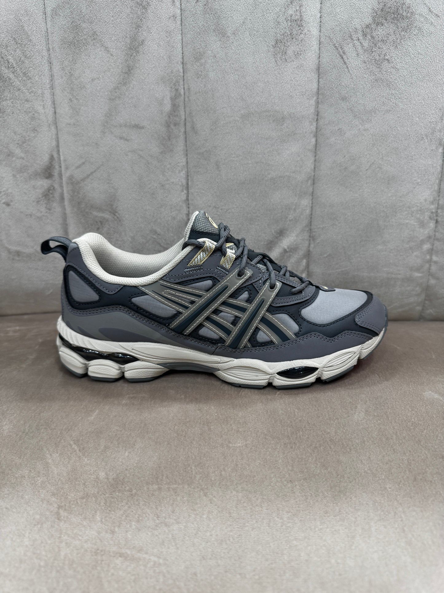 Asics gel NYC graphite grey