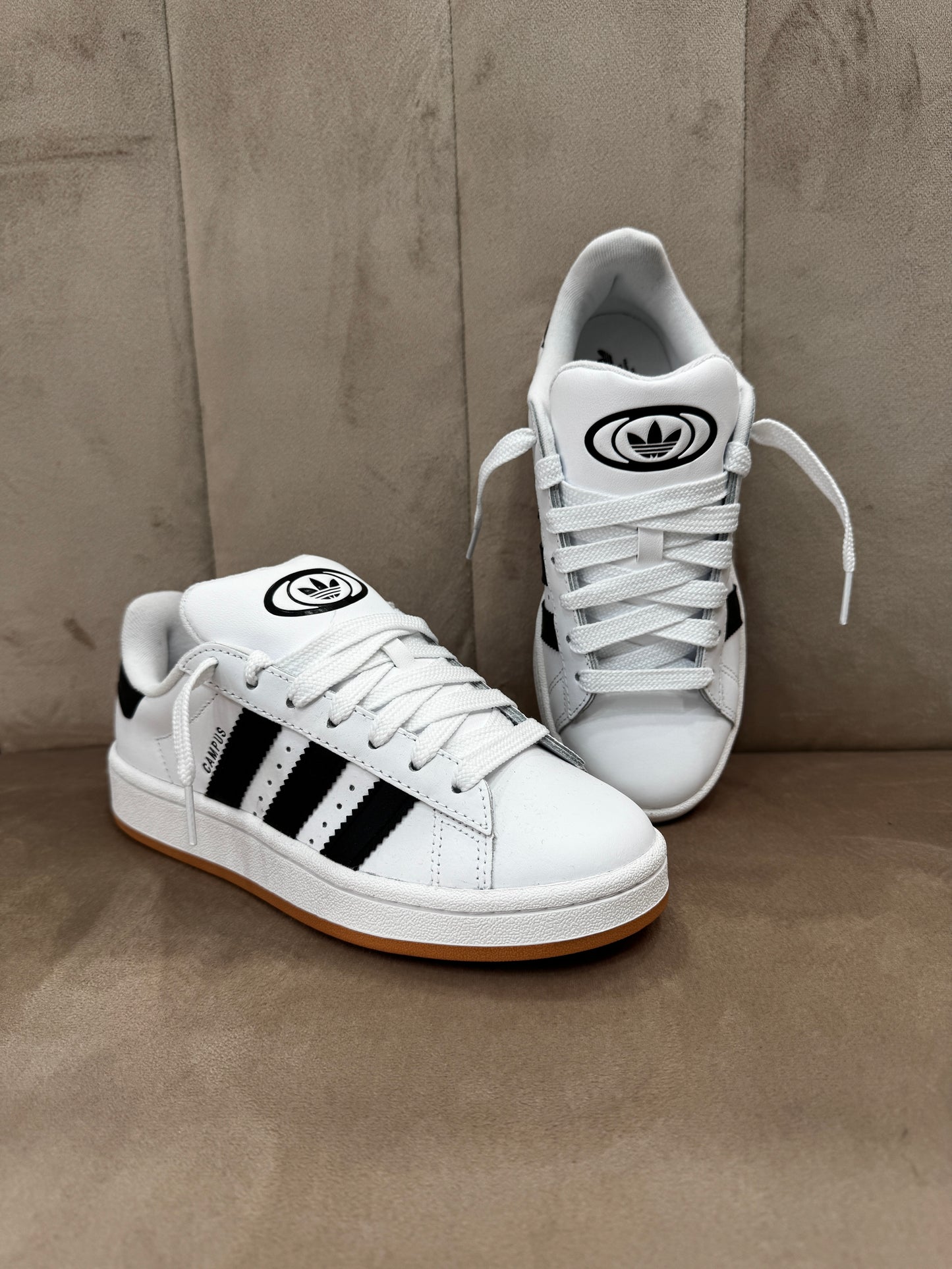 Adidas Campus white logo black