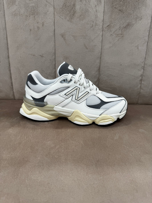 New Balance 9060 bianca e grigia