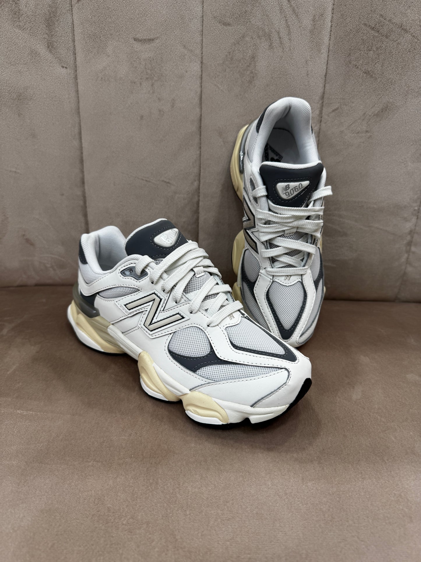 New Balance 9060 bianca e grigia