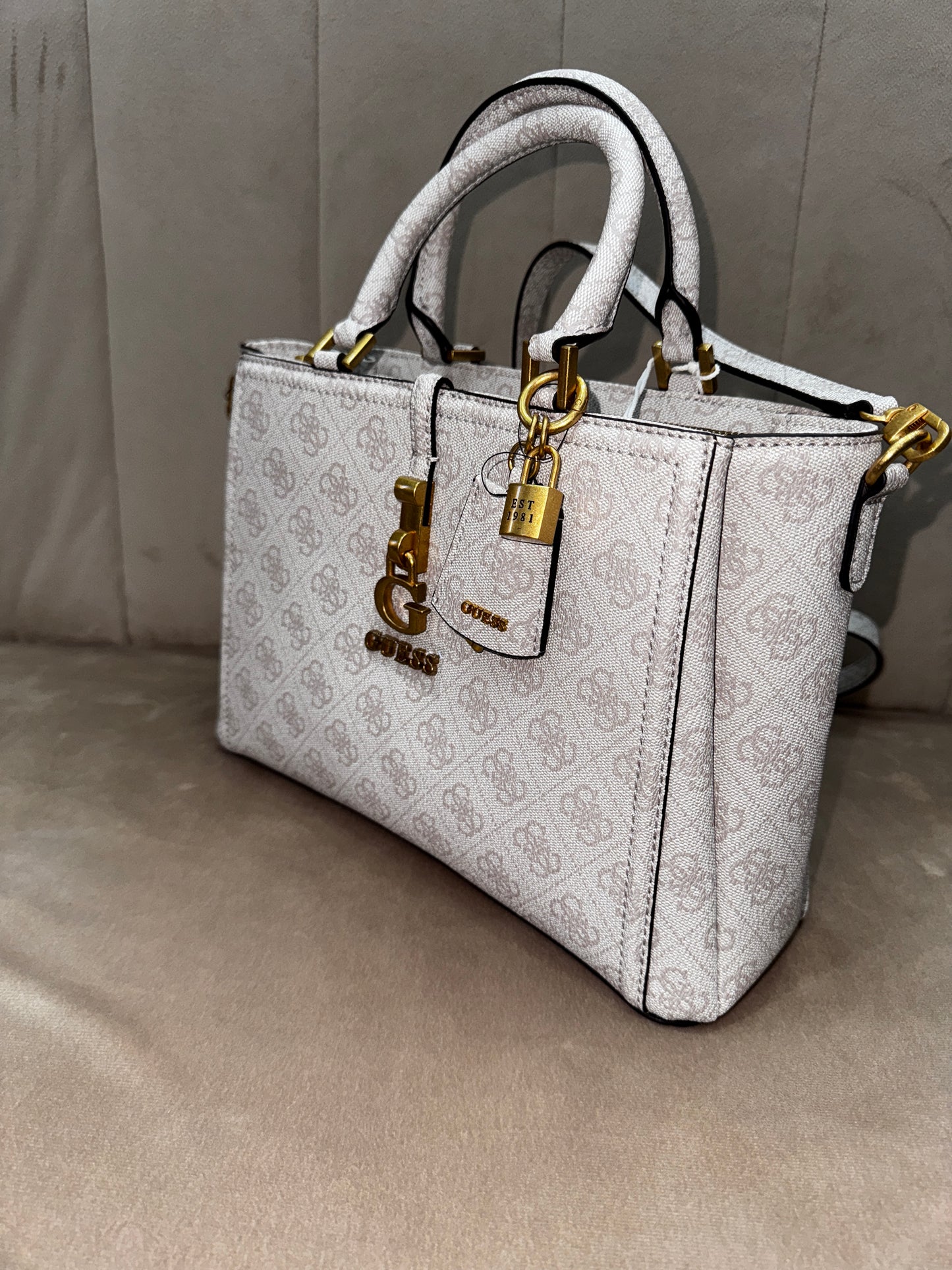 Borsa large Guess logata